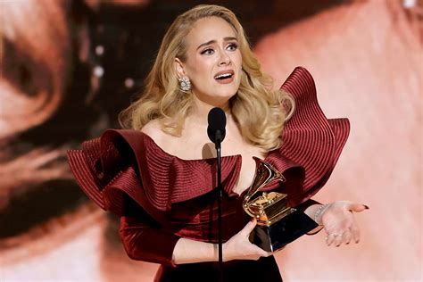  Adele'ın Grammy Ödülleri'nde Tarihi Performansı: Sesin Gücü ve İngiliz Kültürünün Evrensel Dili